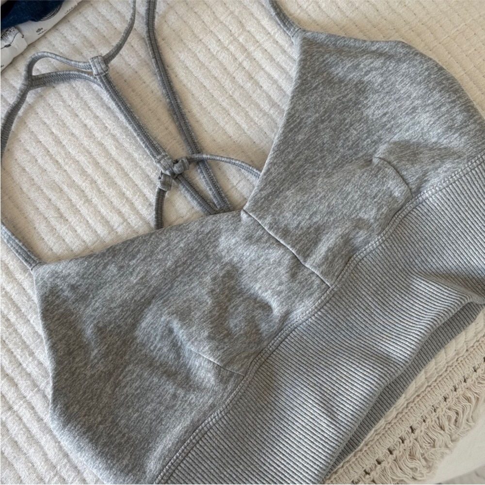 ALO Yoga Light Gray Activewear Set - Picture 2 of 6